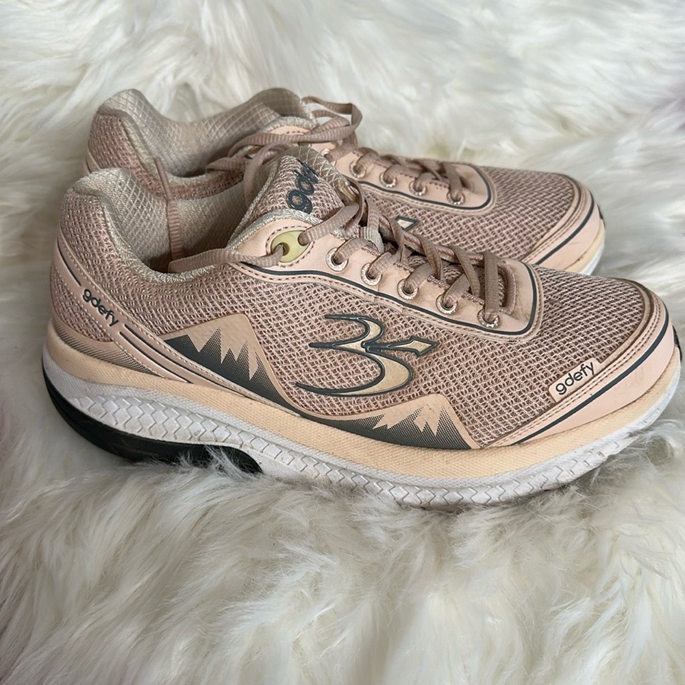 Gdefy athletic shoes